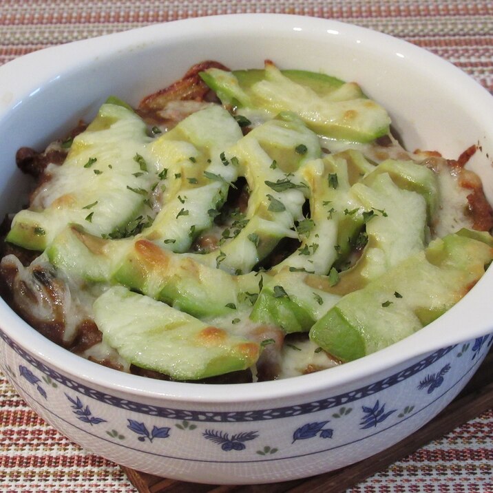 残ったカレーをリメイク!アボカドカレードリア